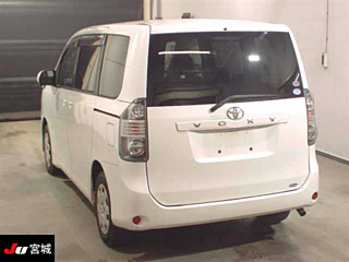 TOYOTA VOXY 2010