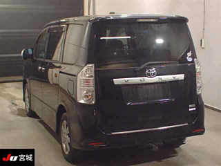 TOYOTA VOXY 2010