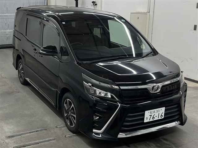 TOYOTA VOXY 2017
