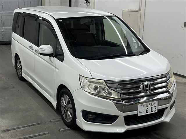 HONDA STEP WAGON 2015