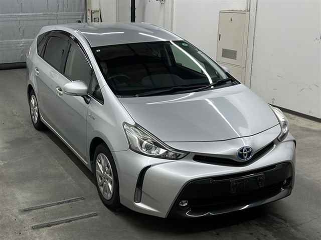TOYOTA PRIUS ALPHA 2015