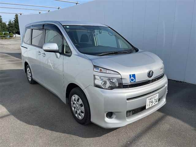 TOYOTA VOXY 2012