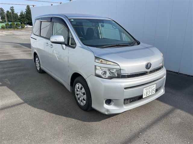 TOYOTA VOXY 2012