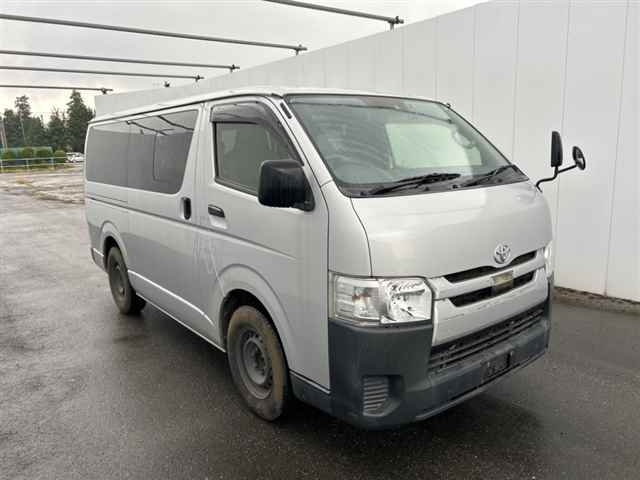 TOYOTA HIACE VAN 2020