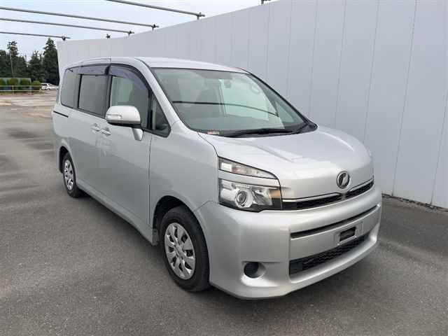 TOYOTA VOXY 2014