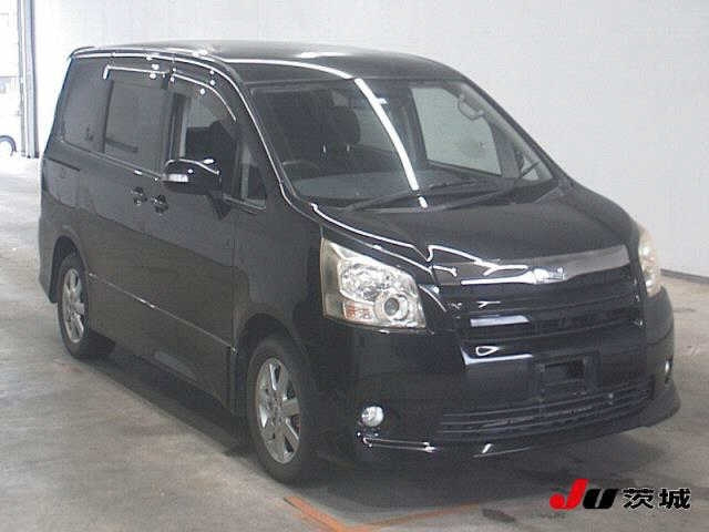 TOYOTA NOAH 2010