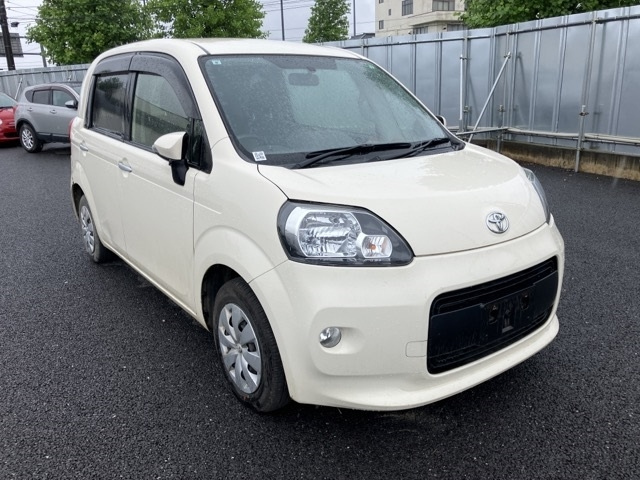 TOYOTA PORTE 2013