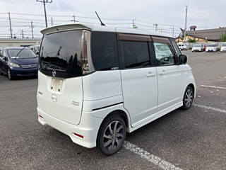 NISSAN ROOX 2010