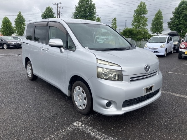TOYOTA VOXY 2008