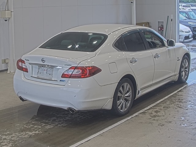 NISSAN FUGA 2011