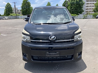 TOYOTA VOXY 2013