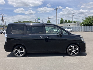 TOYOTA VOXY 2013