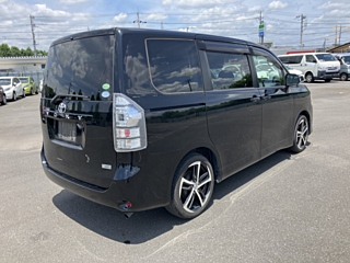 TOYOTA VOXY 2013