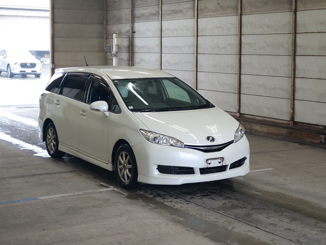 TOYOTA WISH 2015