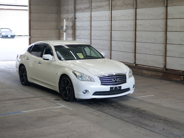 NISSAN FUGA 2012