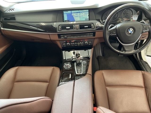 BMW 5 SERIES 2010