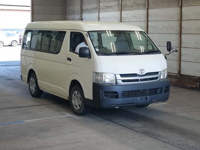 TOYOTA HIACE 2010