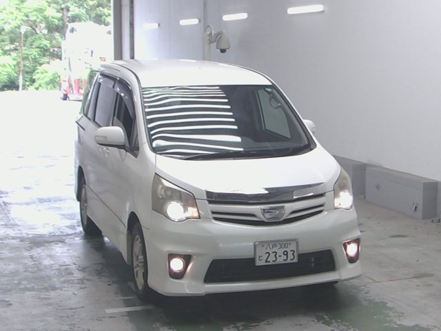 TOYOTA NOAH 2010