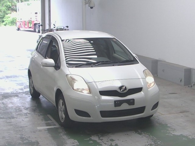 TOYOTA VITZ 2010