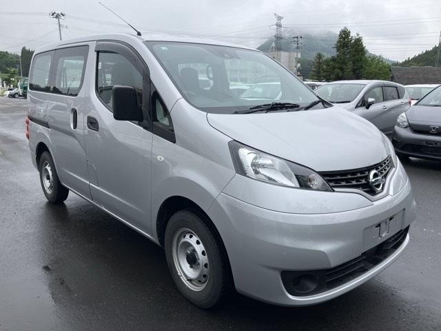 NISSAN NV200 2020
