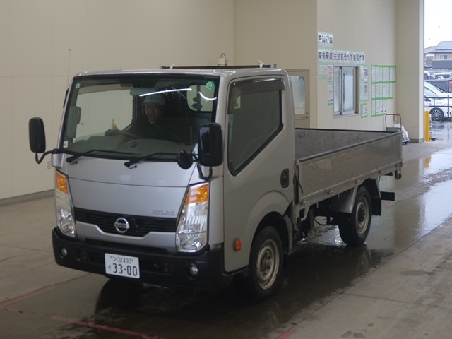 NISSAN TRUCK 2014