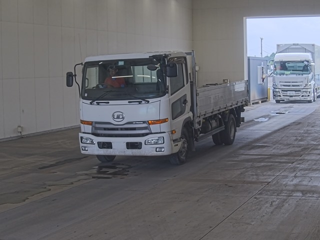 NISSAN CONDOR 2013