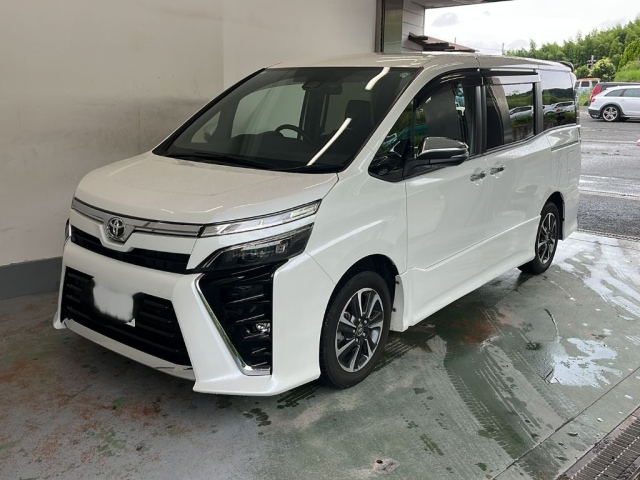 TOYOTA VOXY 2021