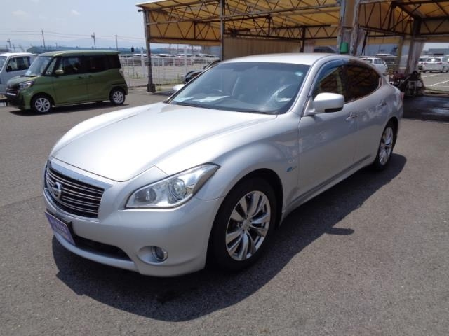 NISSAN FUGA 2013