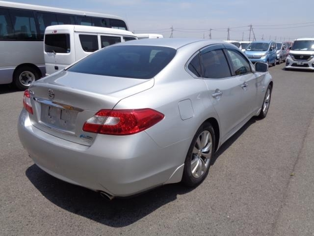 NISSAN FUGA 2013