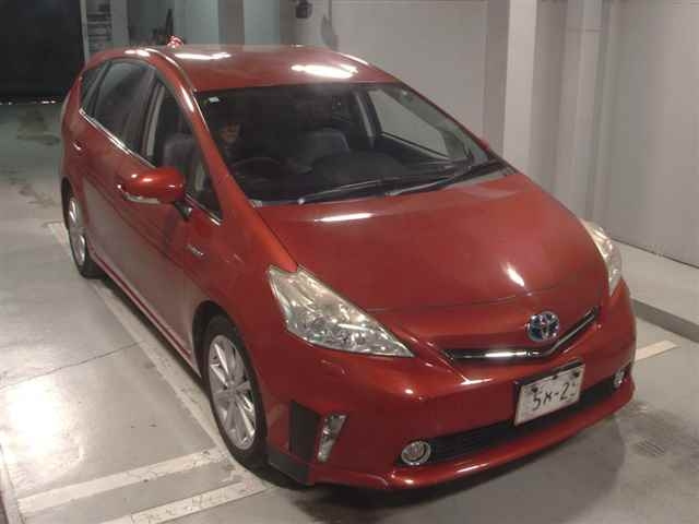 TOYOTA PRIUS ALPHA 2013