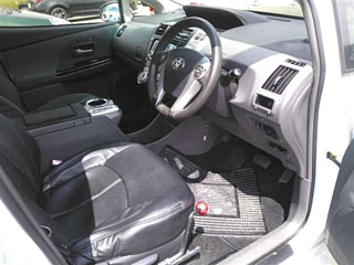 TOYOTA PRIUS ALPHA 2012