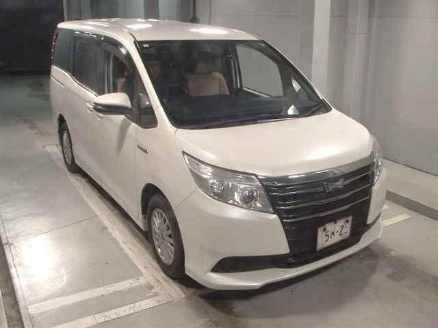 TOYOTA NOAH 2014