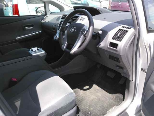 TOYOTA PRIUS ALPHA 2014