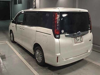 TOYOTA NOAH 2014