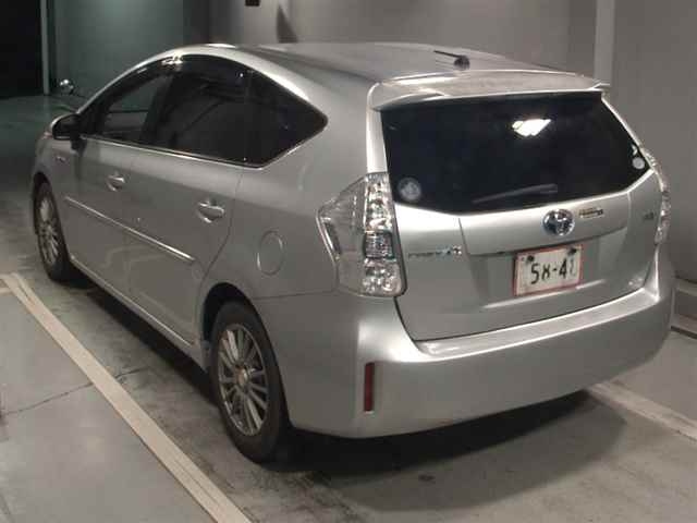 TOYOTA PRIUS ALPHA 2012