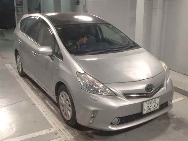 TOYOTA PRIUS ALPHA 2011