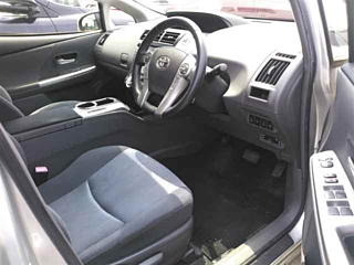 TOYOTA PRIUS ALPHA 2011