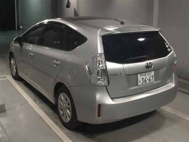 TOYOTA PRIUS ALPHA 2011