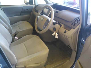 TOYOTA NOAH 2009