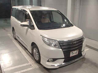 TOYOTA NOAH 2014