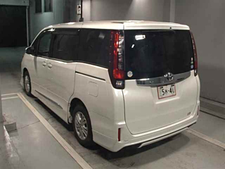 TOYOTA NOAH 2014