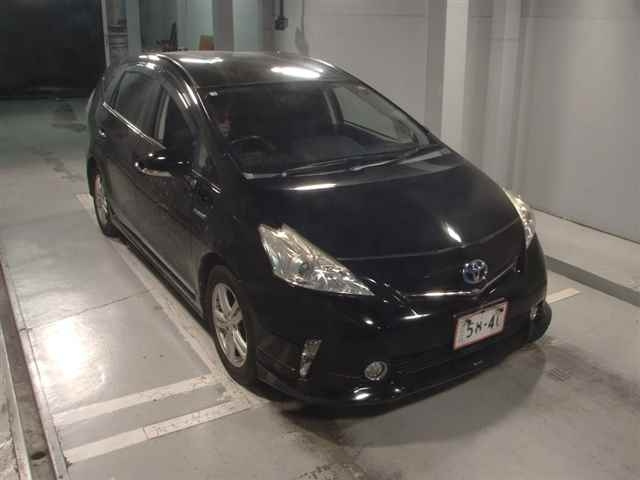 TOYOTA PRIUS ALPHA 2014