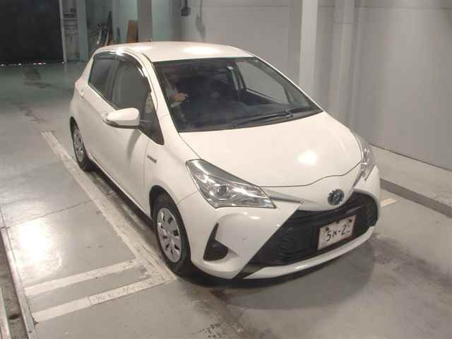 TOYOTA VITZ 2020