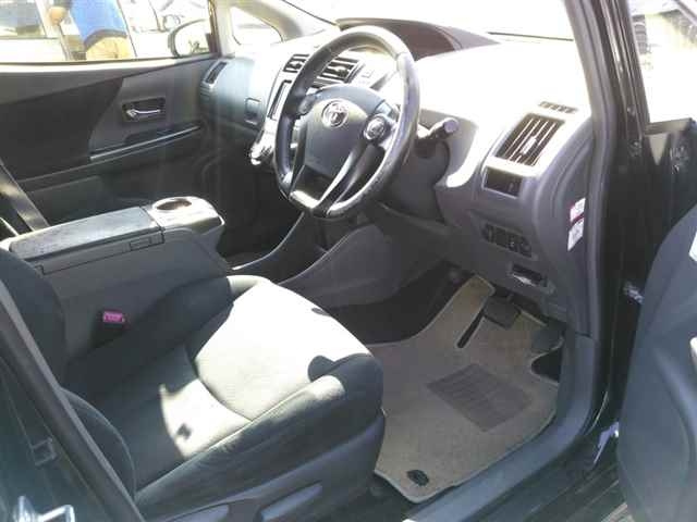 TOYOTA PRIUS ALPHA 2014