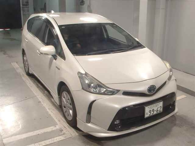 TOYOTA PRIUS ALPHA 2015