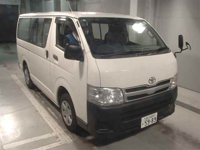 TOYOTA HIACE VAN 2013