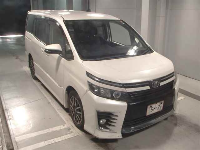 TOYOTA VOXY 2014