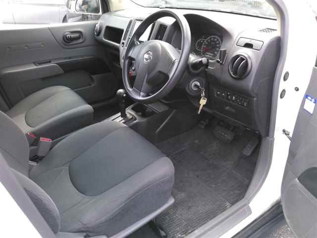 NISSAN AD 2020