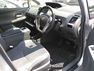 TOYOTA PRIUS ALPHA 2011
