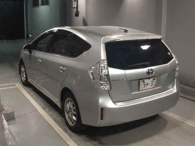 TOYOTA PRIUS ALPHA 2011